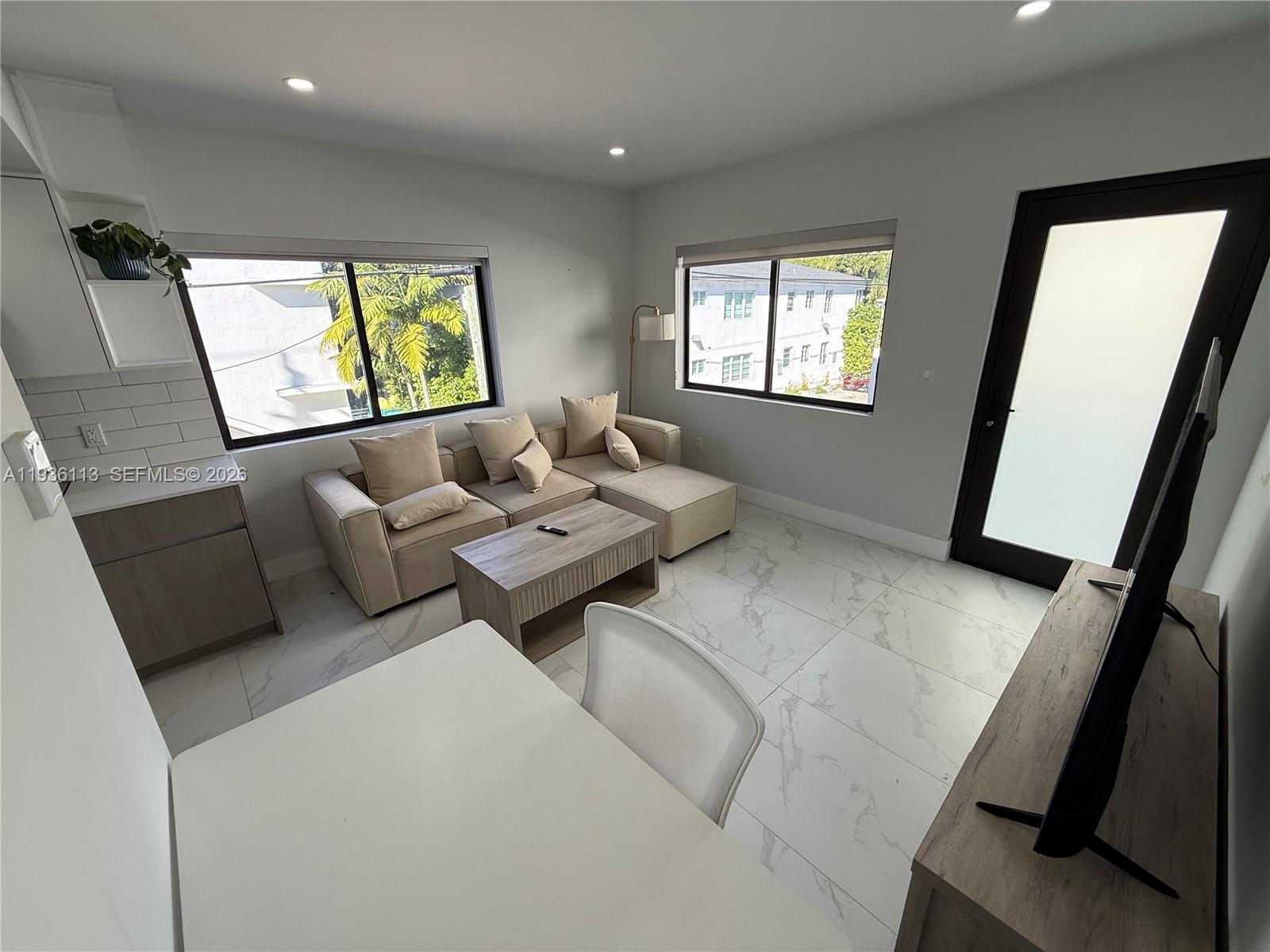 Miami Beach Condo: 944 Jefferson Avenue