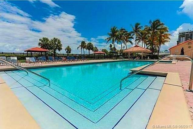 Miami Beach Condo: 2555 Collins Avenue