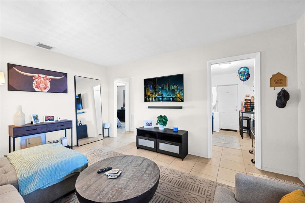 Wilton Manors Condo: 2204 Northwest 3rd Avenue