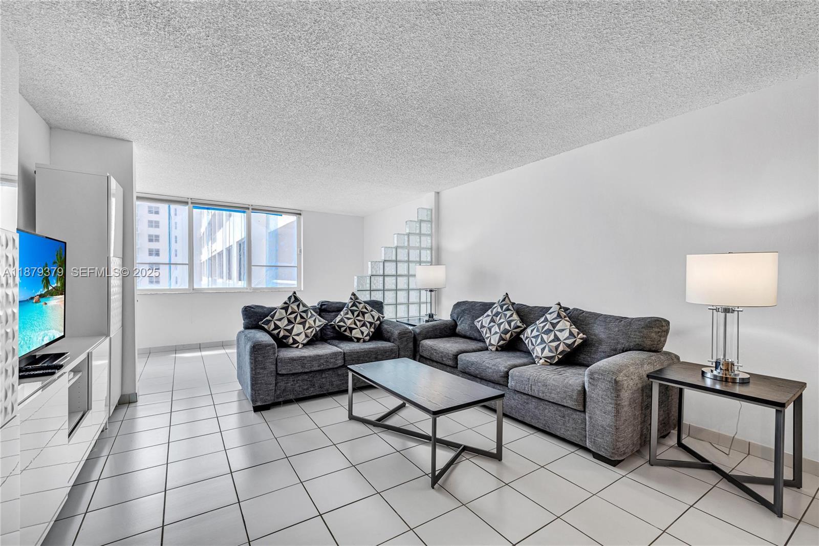Miami Beach Condo: 5005 Collins Avenue