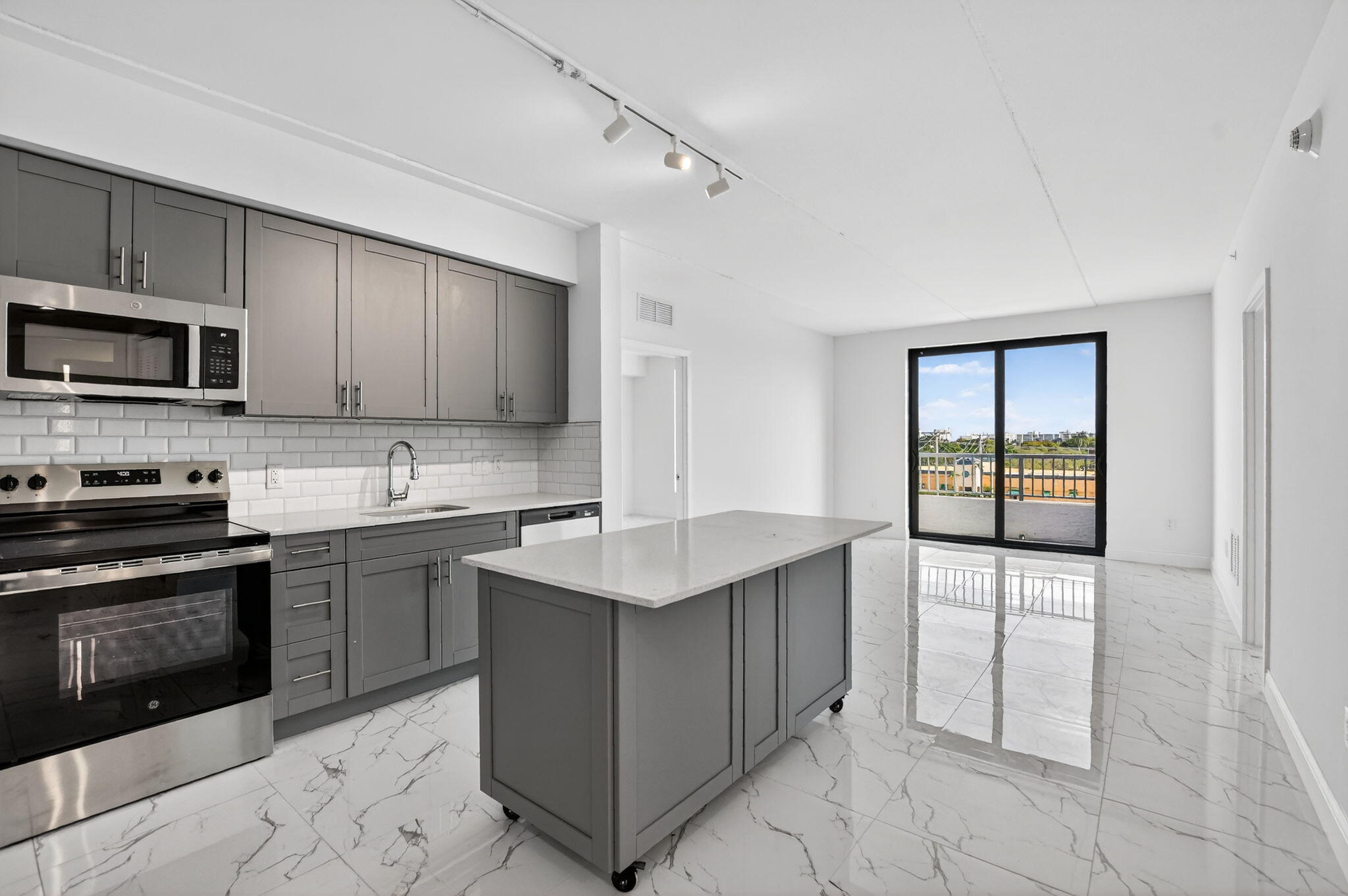 Boca Raton Condo: 350 West Hidden Valley Boulevard