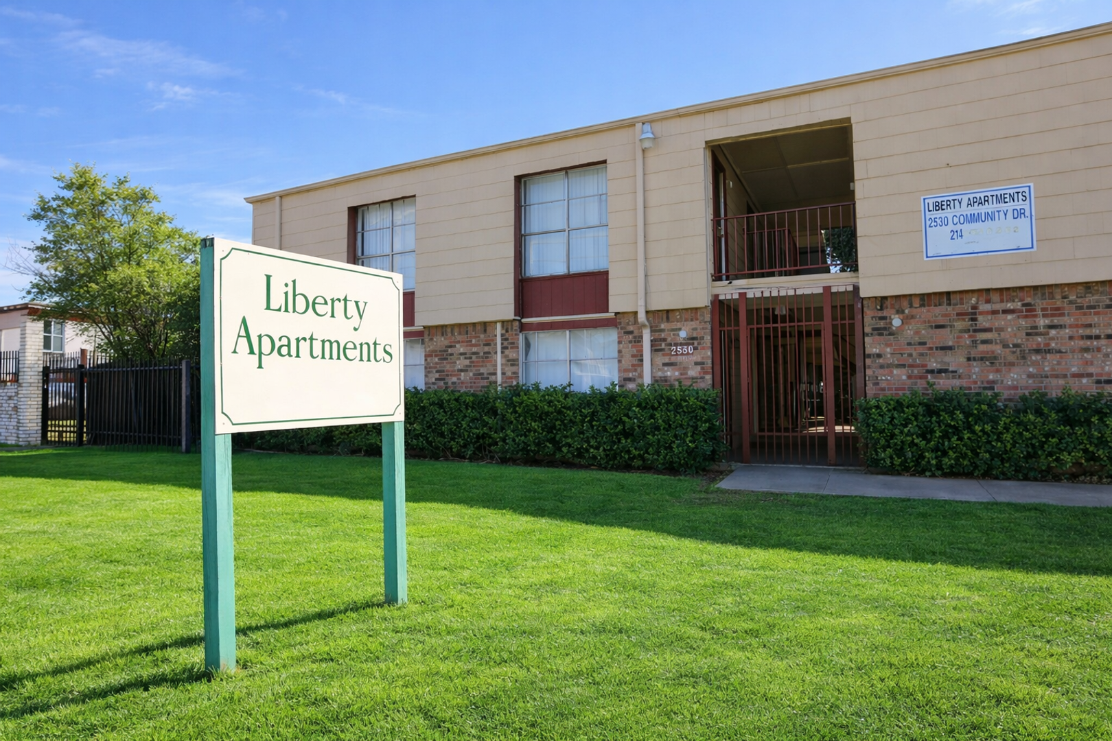 Dallas Apartment: 2530 Community Dr
