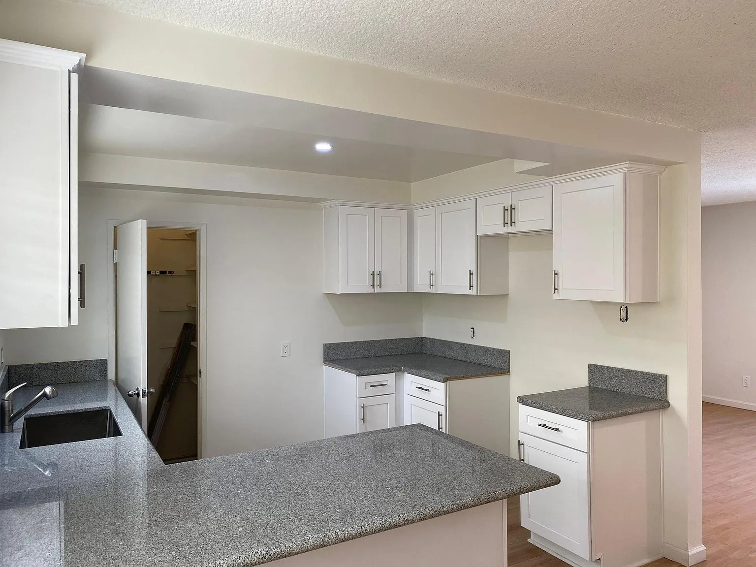 Burbank Condo: 524 E Palm Ave