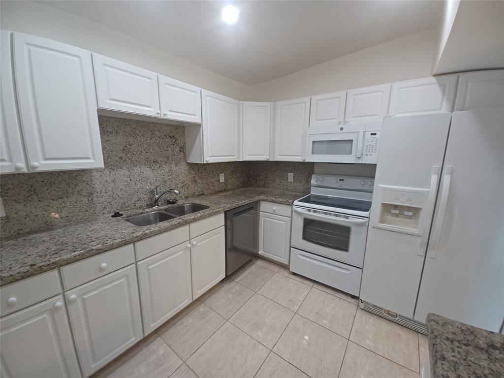 Plantation Condo: 301 North Pine Island Road