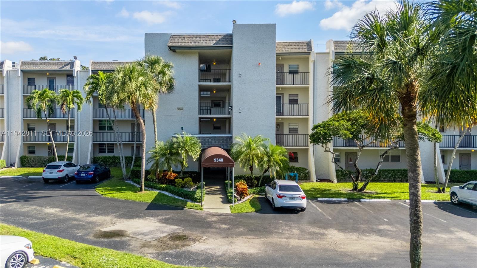 Davie Condo: 9340 Lagoon Place