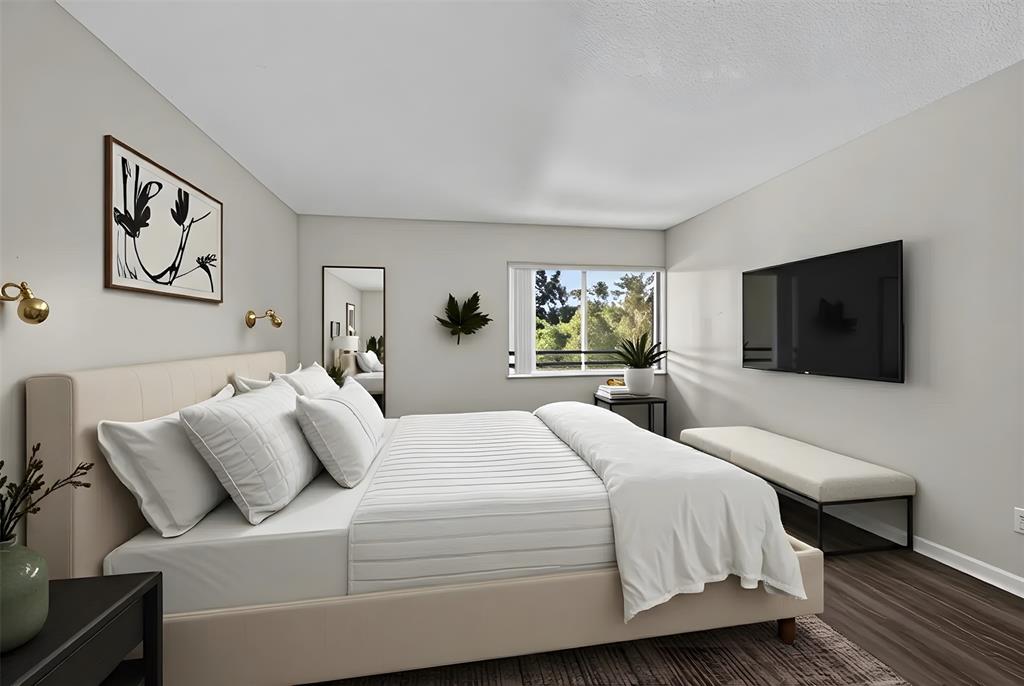 Plantation Condo: 711 North Pine Island Road