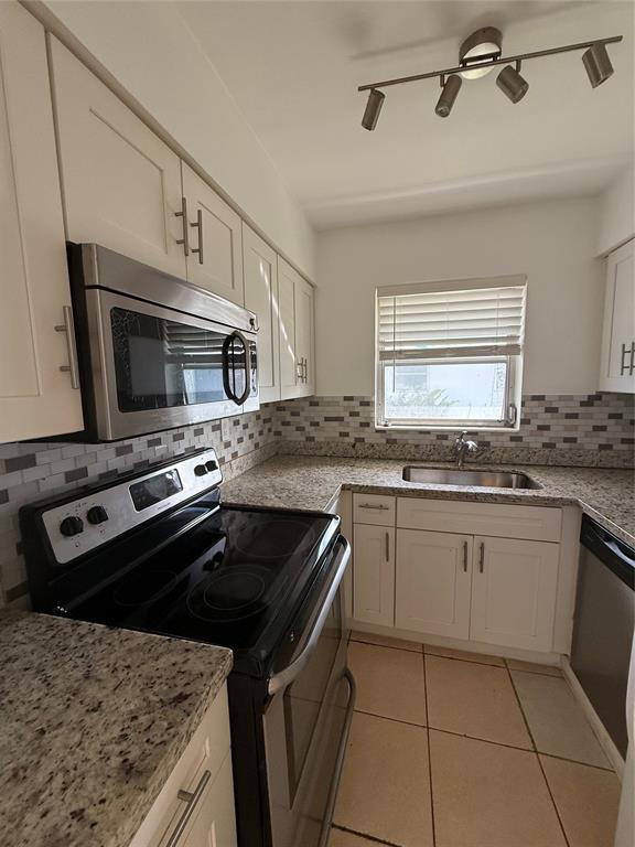 Dania Beach Condo: 237 Southeast Park Street