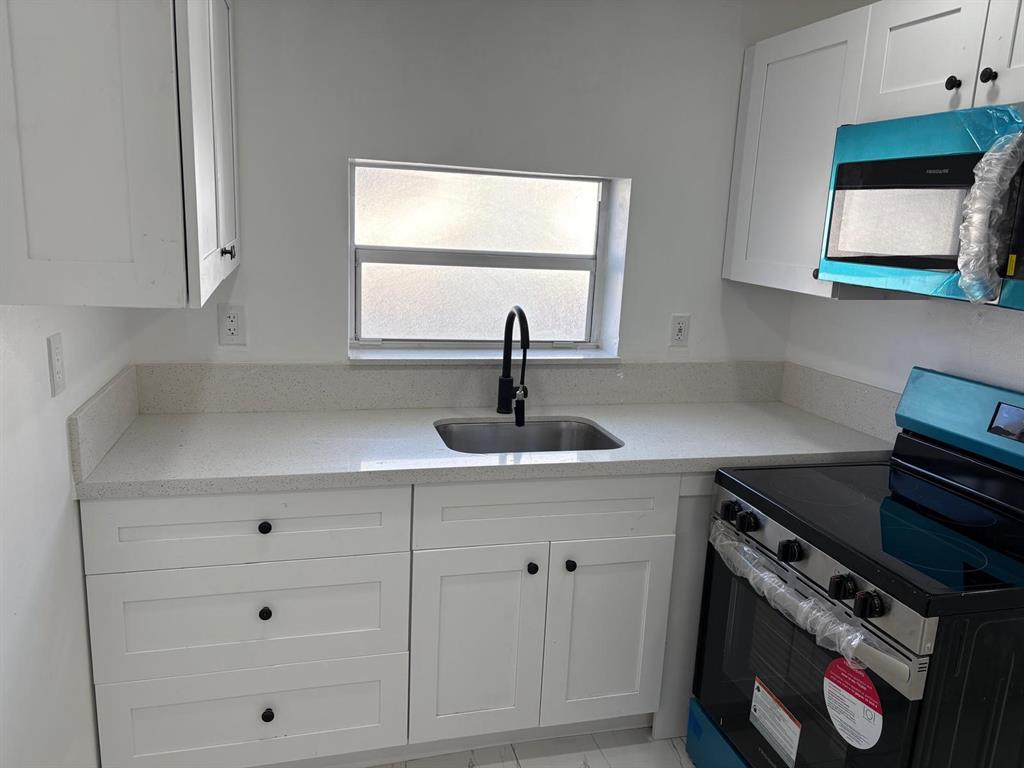 Dania Beach Condo: 230 A Southwest 11th Street