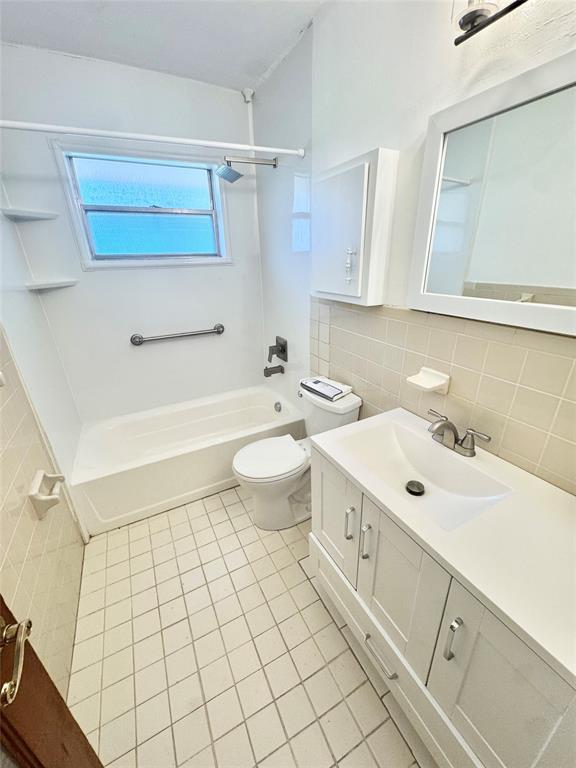Dania Beach Condo: 46 Southeast 14th Street