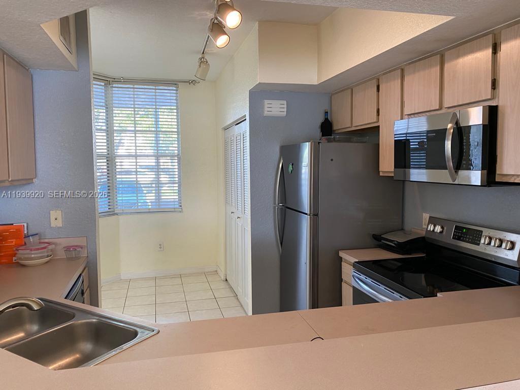 Sunrise Condo: 751 Southwest 148th Avenue