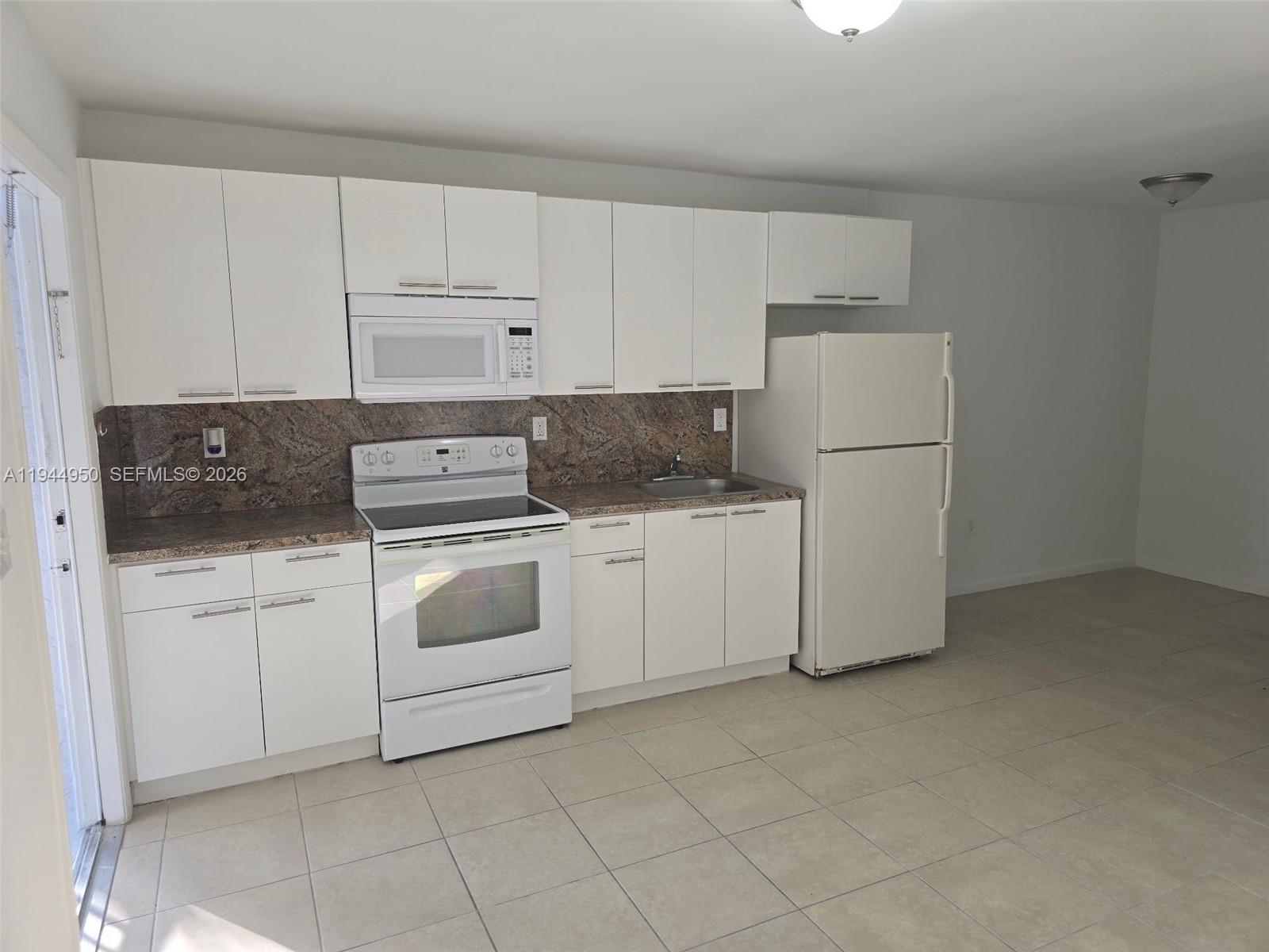 Hollywood Condo: 2401 Van Buren Street