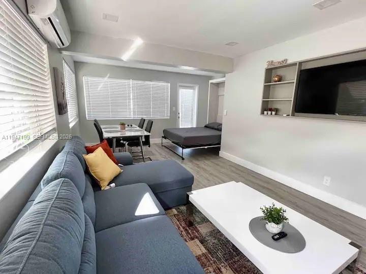 Hollywood Condo: 1925 Dewey Street