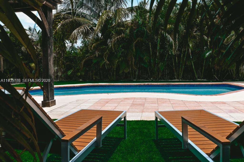 Hollywood Condo: 2539 Thomas Street