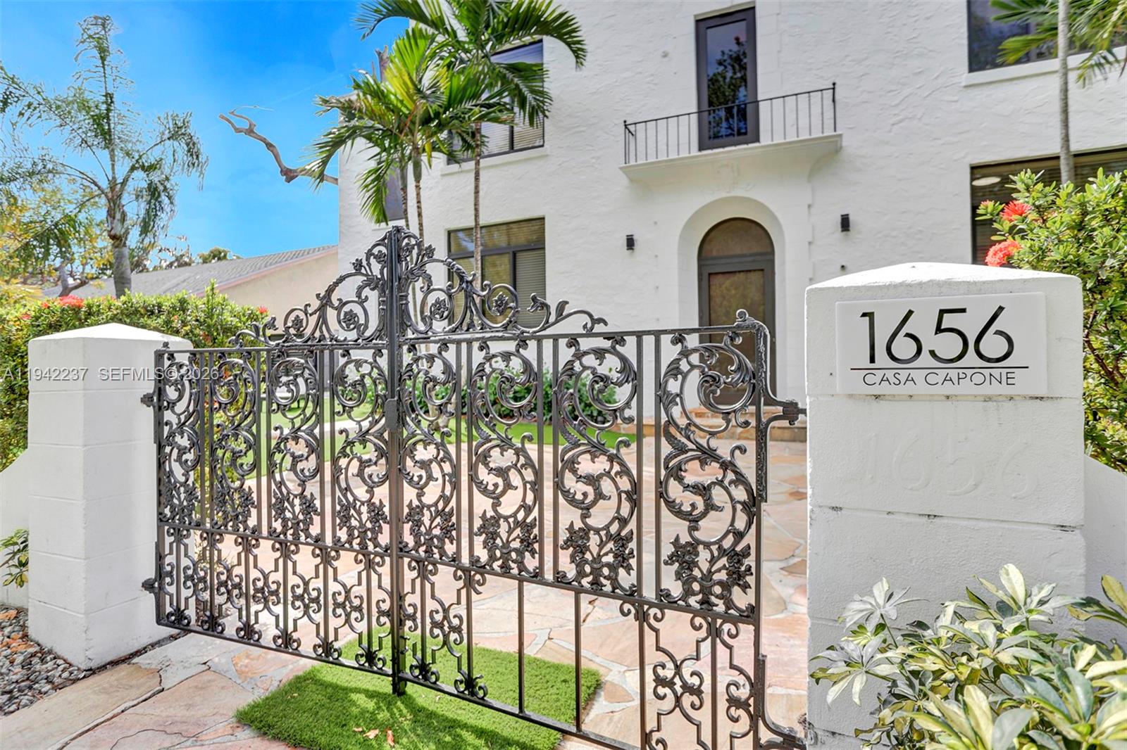 Hollywood Condo: 1656 Polk Street