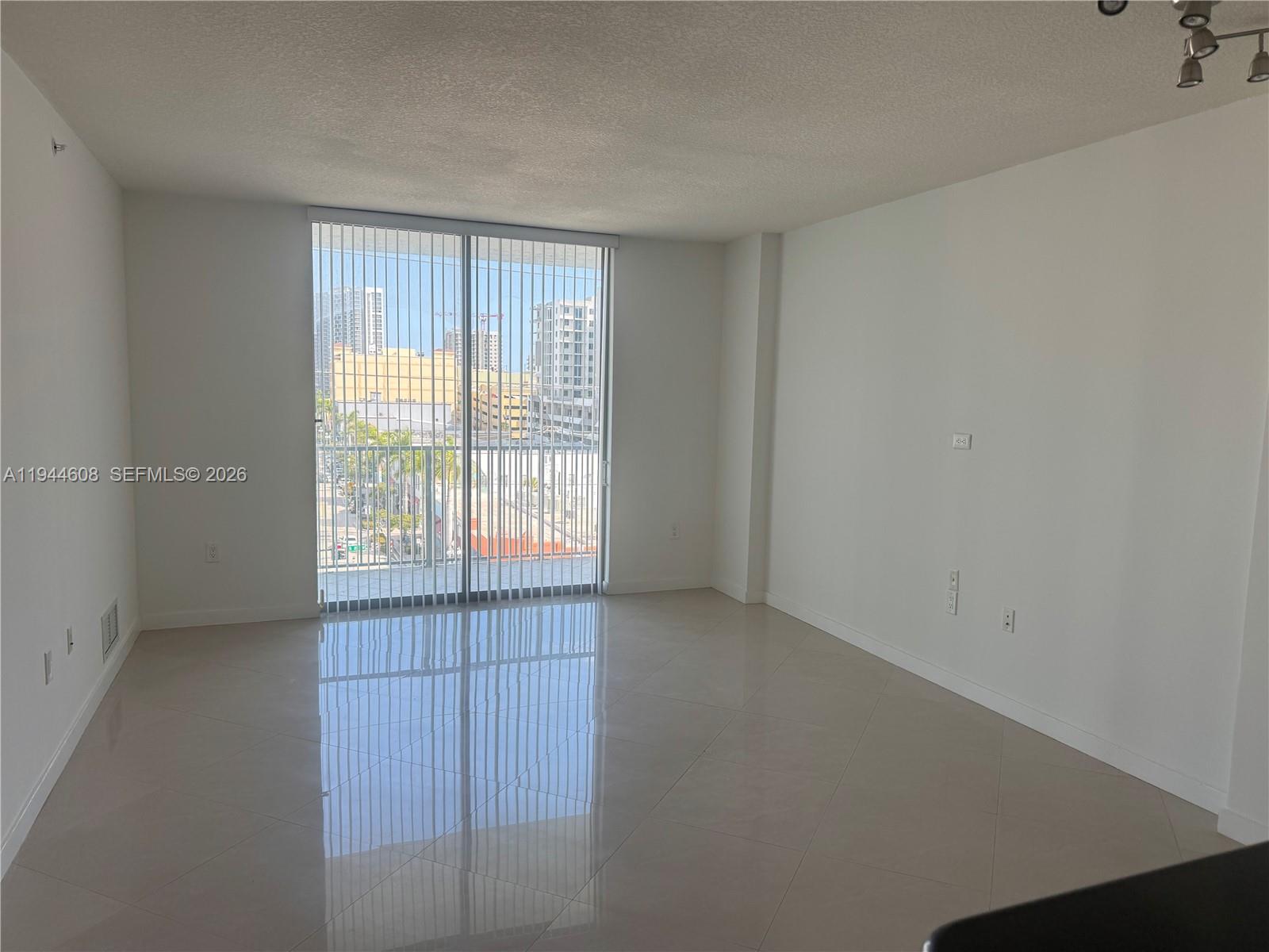 Hollywood Condo: 140 South Dixie Highway
