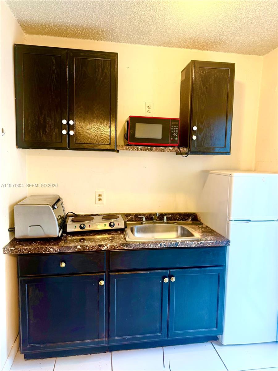 Hollywood Condo: Royal Poinciana