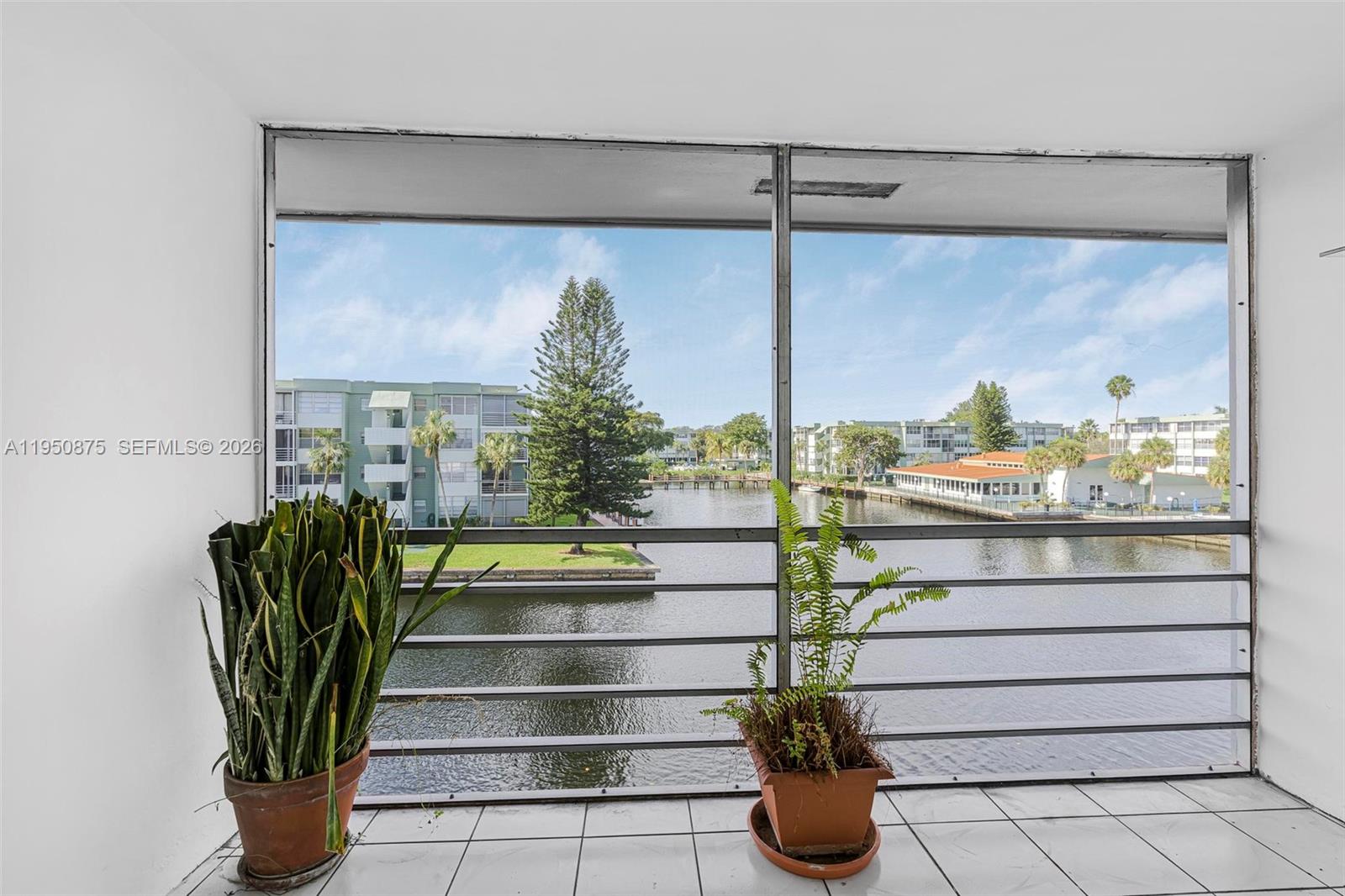 Hollywood Condo: 2775 Taft Street