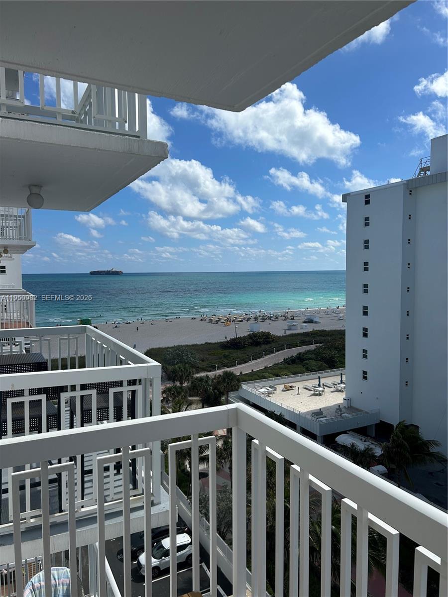 Miami Beach Condo: The Presidential