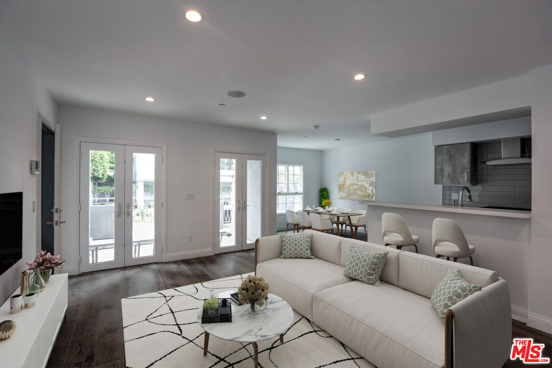 West Hollywood Condo: 1105 Alta Loma Road