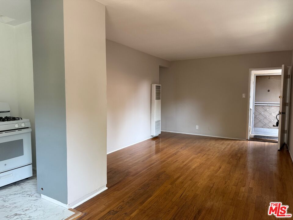 West Hollywood Condo: 1159 North Genesee Avenue