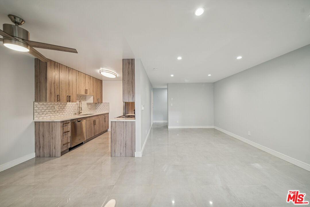 West Hollywood Condo: 7545 Hampton Avenue