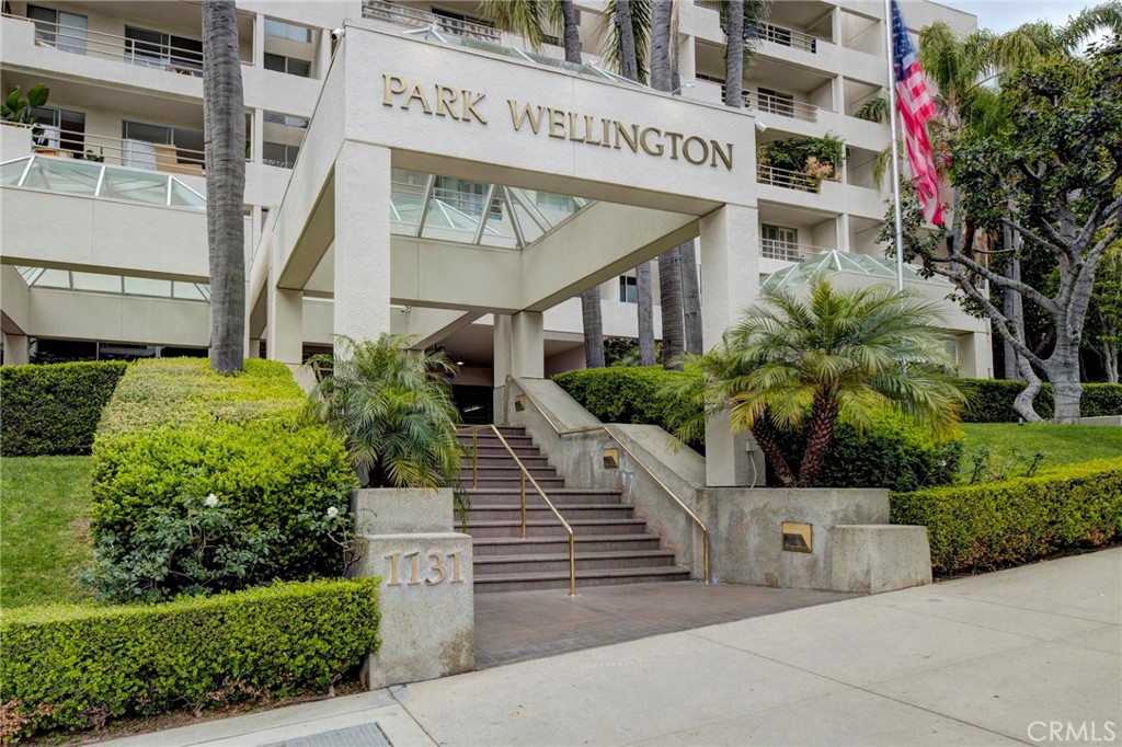 West Hollywood Condo: 1131 Alta Loma Road