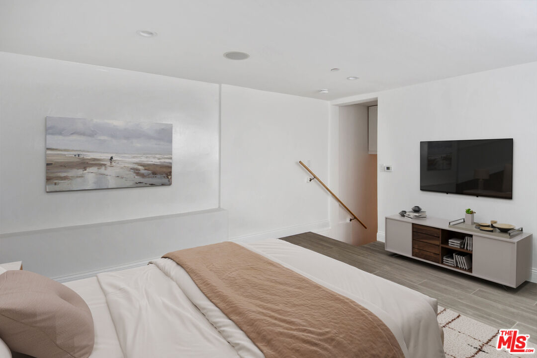 West Hollywood Condo: 1105 Alta Loma Road