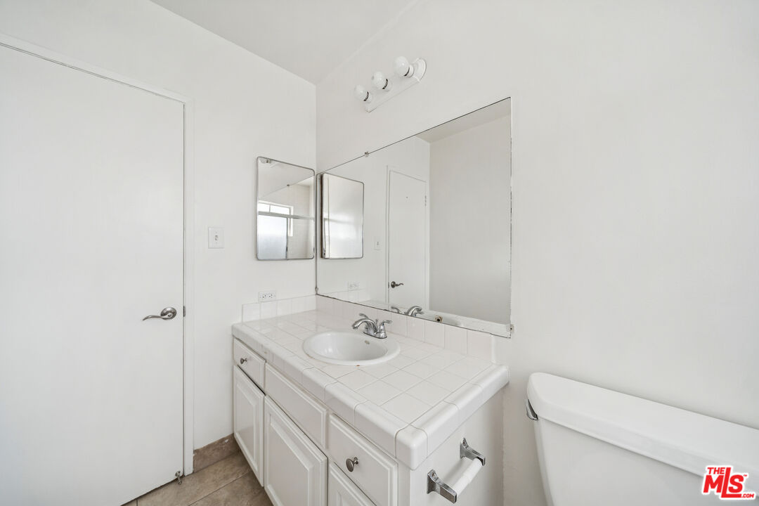 Los Angeles Condo: 1050 South Wooster Street