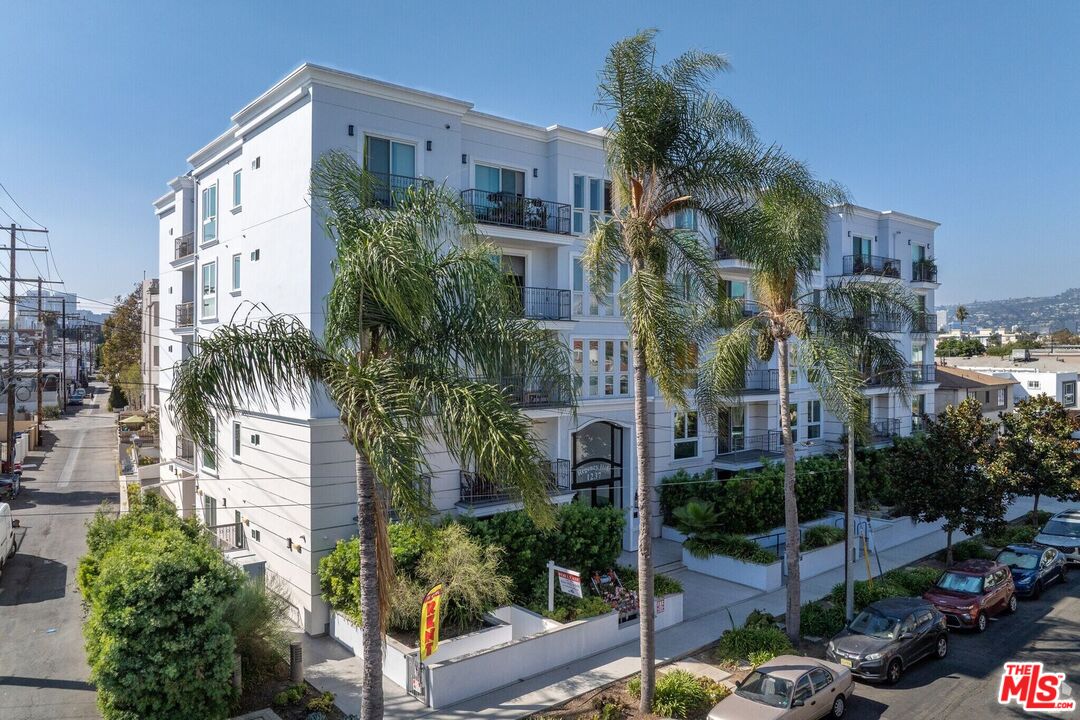 Los Angeles Condo: 1237 South Holt Avenue