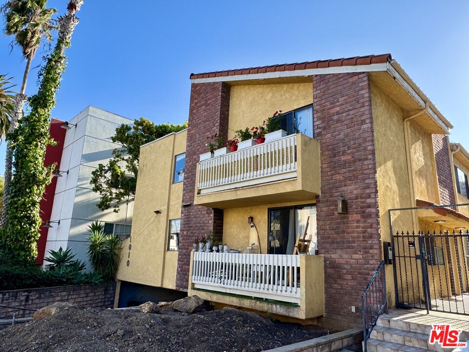 Santa Monica Condo: 1010 4th Street