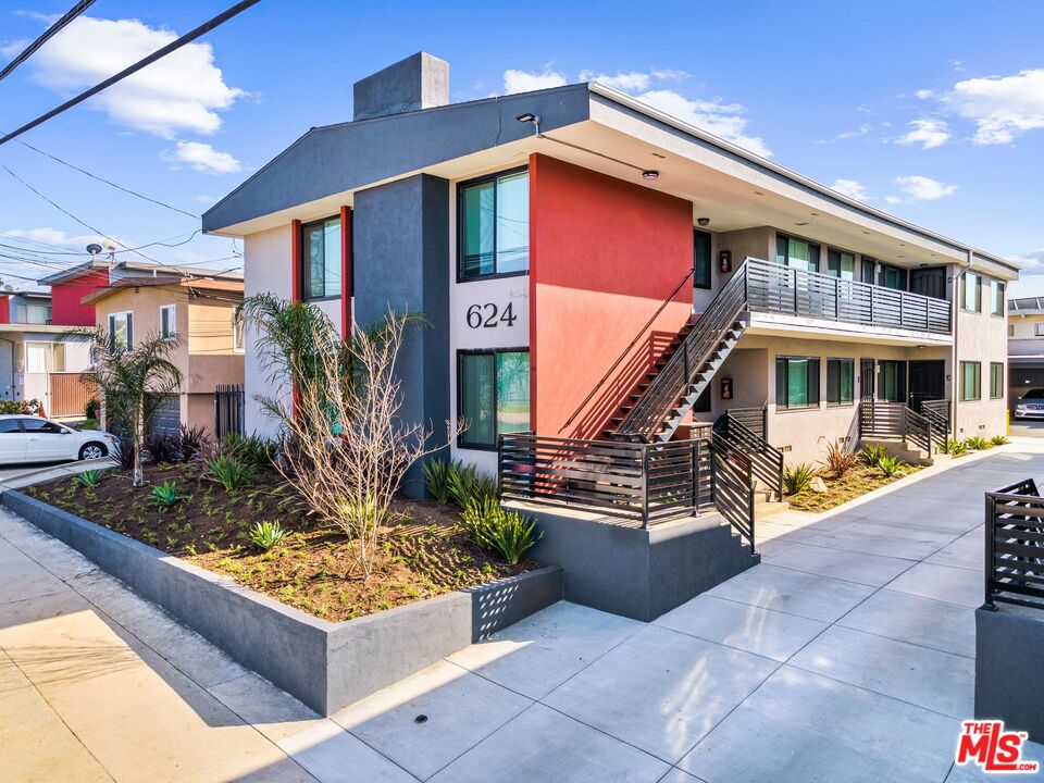 Inglewood Condo: 624 Aerick Street