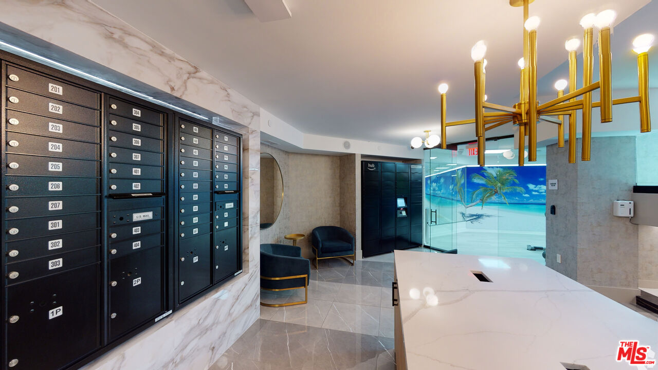 Los Angeles Condo: 105 South Doheny Drive