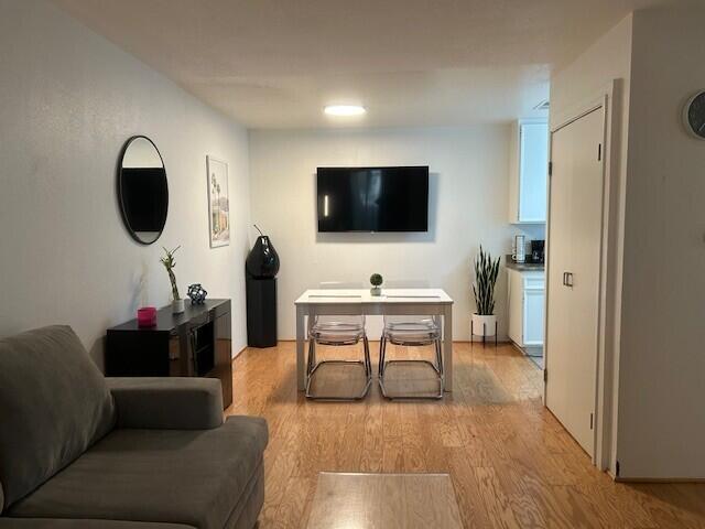 Palm Springs Condo: 685 North Ashurst Court