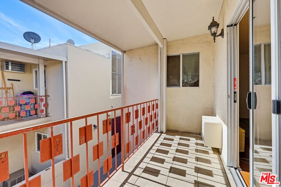 West Hollywood Condo: 515 North Alfred Street