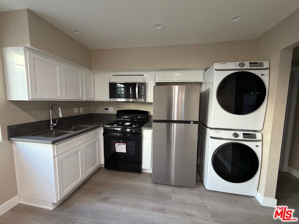 Los Angeles Condo: 3568 South Budlong Avenue