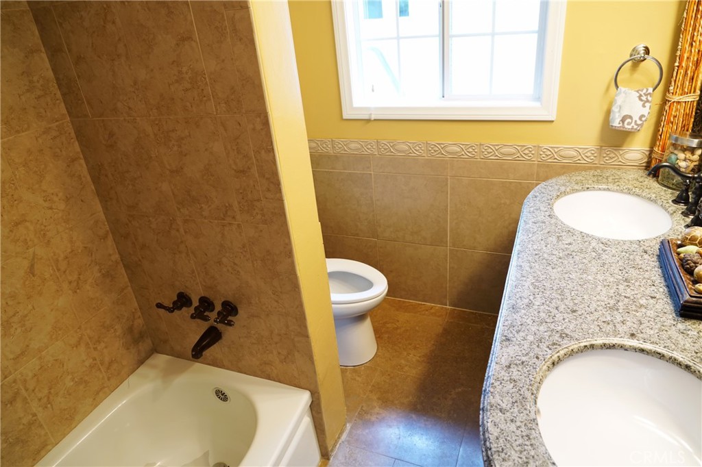 Northridge Condo: 7860 Lasaine Avenue