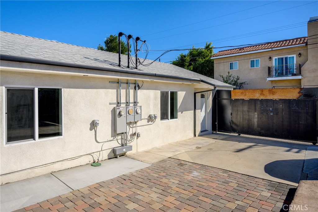 Arleta Condo: 14298 Van Nuys Boulevard