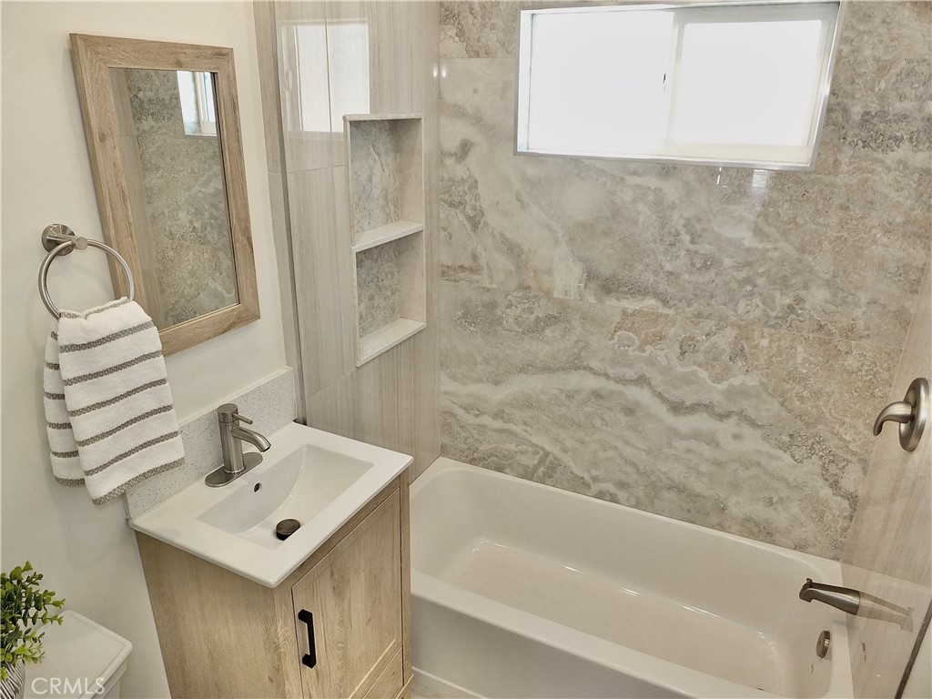 Signal Hill Condo: 2616 North Lime Avenue