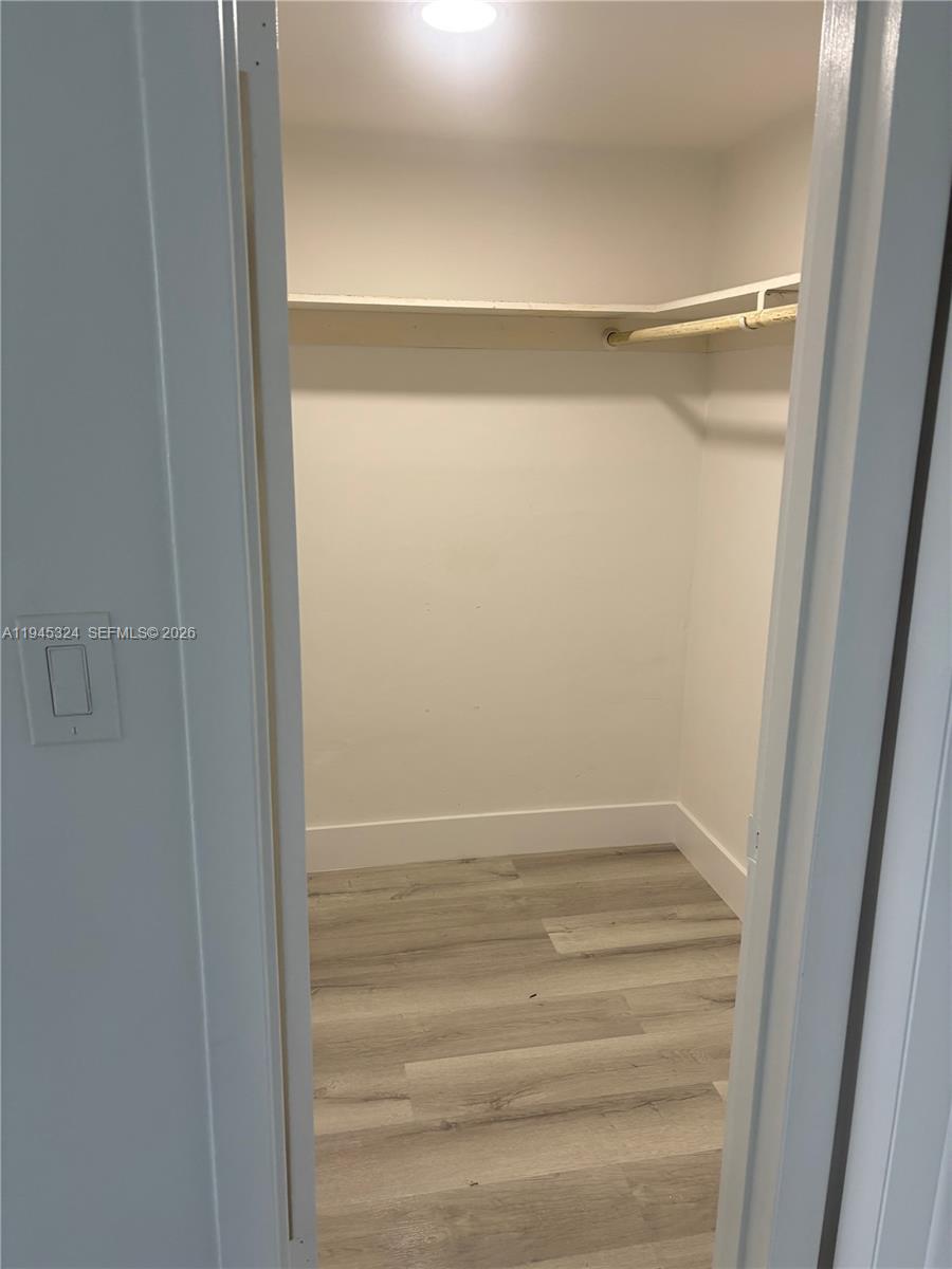 Aventura Condo: 2980 Point E Drive