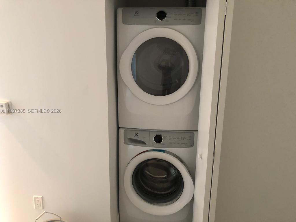 North Miami Beach Condo: 16385 Biscayne Boulevard