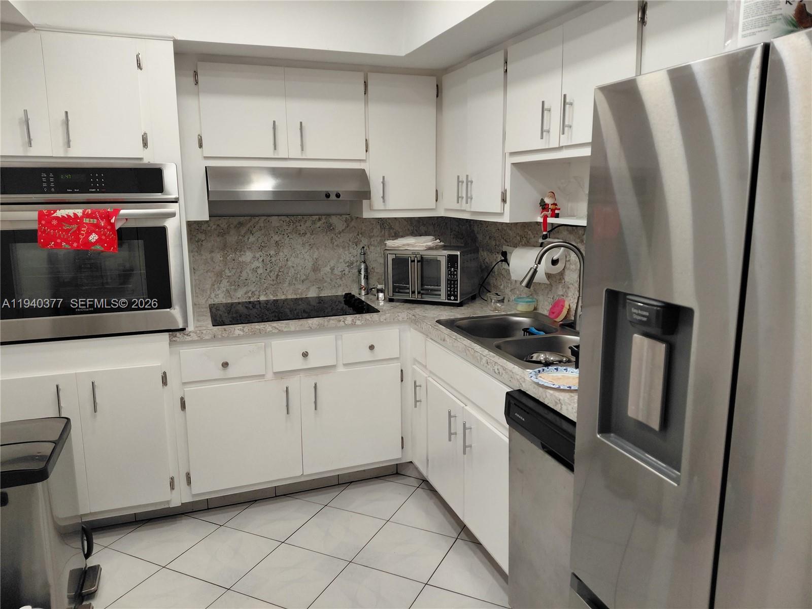 Sunny Isles Beach Condo: 400 Kings Point Drive