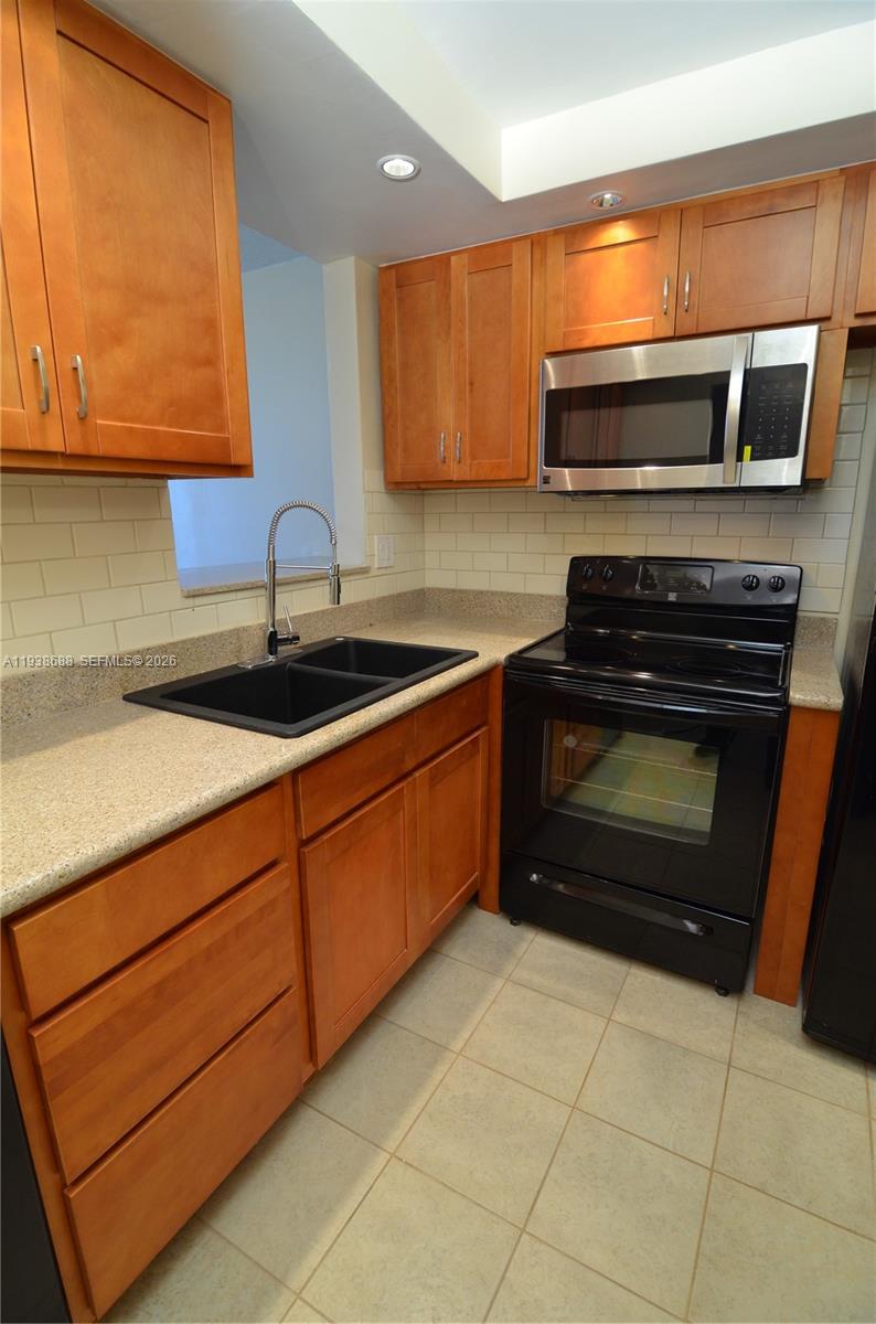 North Miami Beach Condo: 2935 Northeast 163rd Street