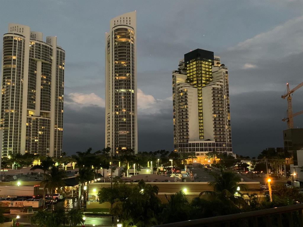 Sunny Isles Beach Condo: 250 181 Drive