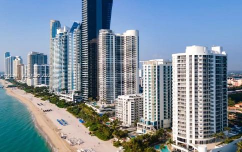 Sunny Isles Beach Condo: 220 Kings Point Drive