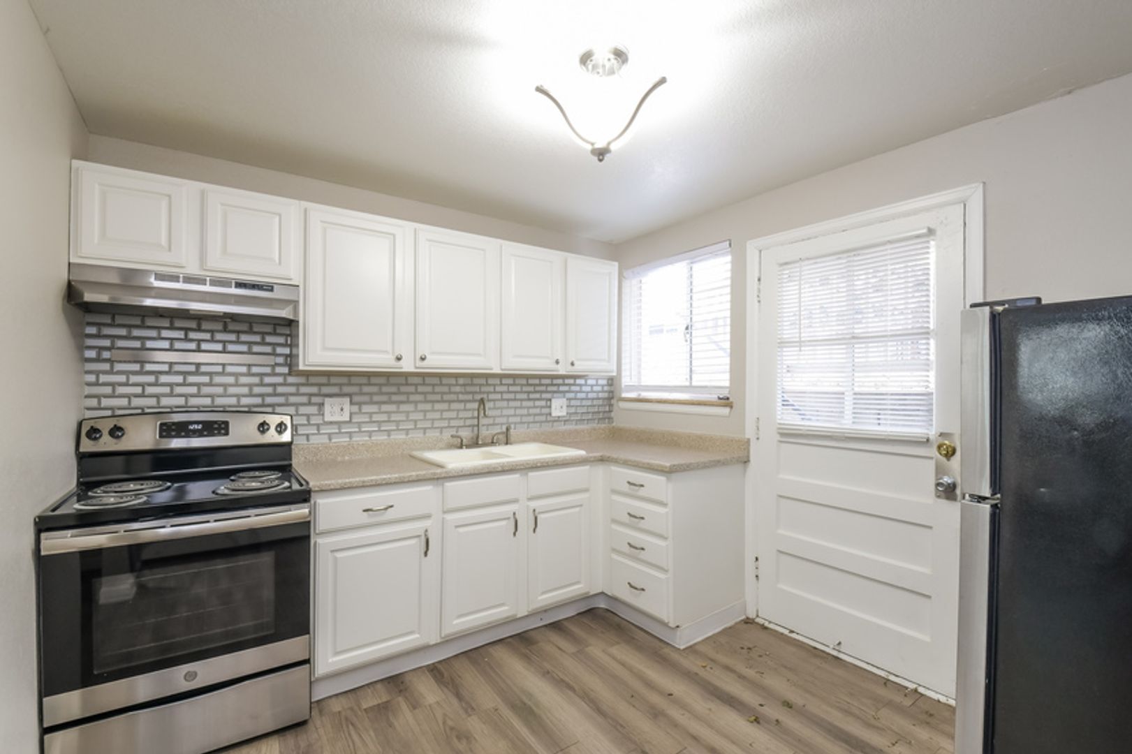 Lakewood Apartment: 1037 Ammons St