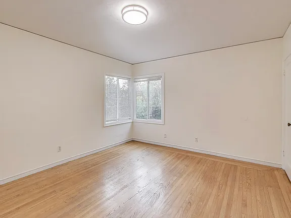 Oakland Apartment: 33 Home Pl E