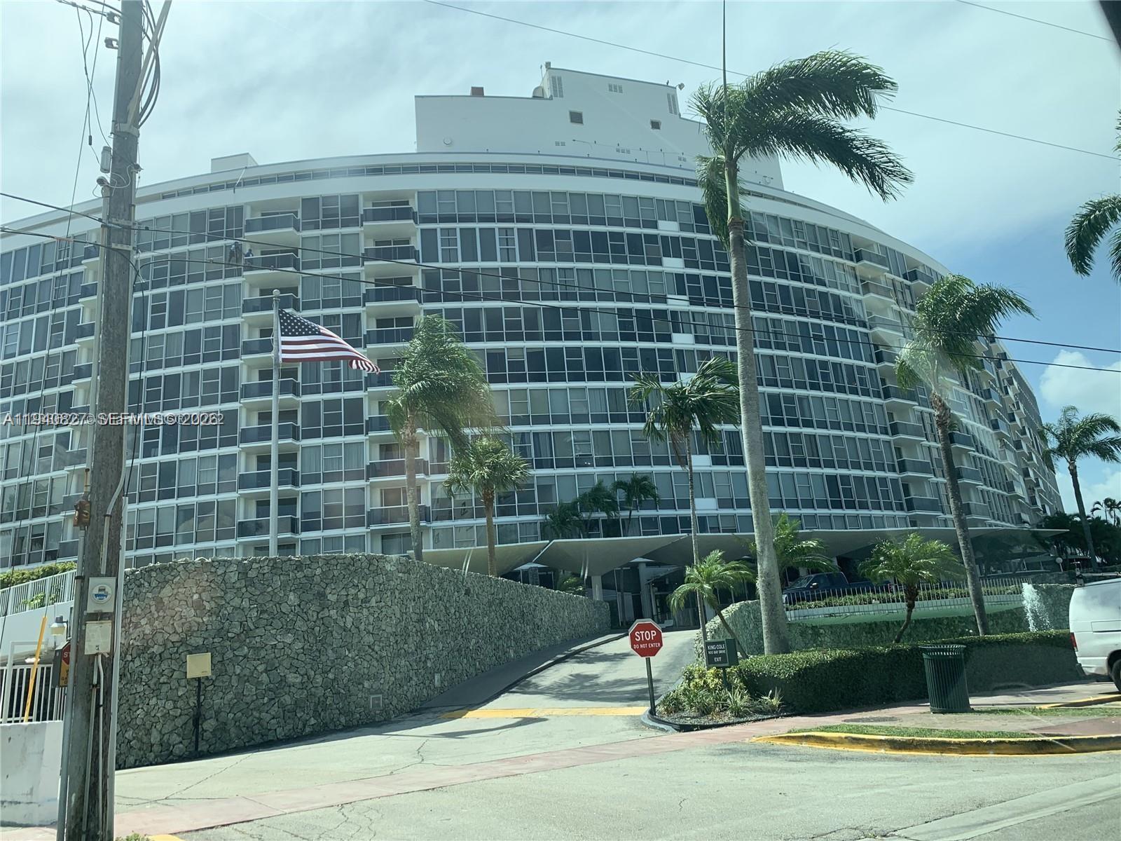 Miami Beach Condo: 900 Bay Drive