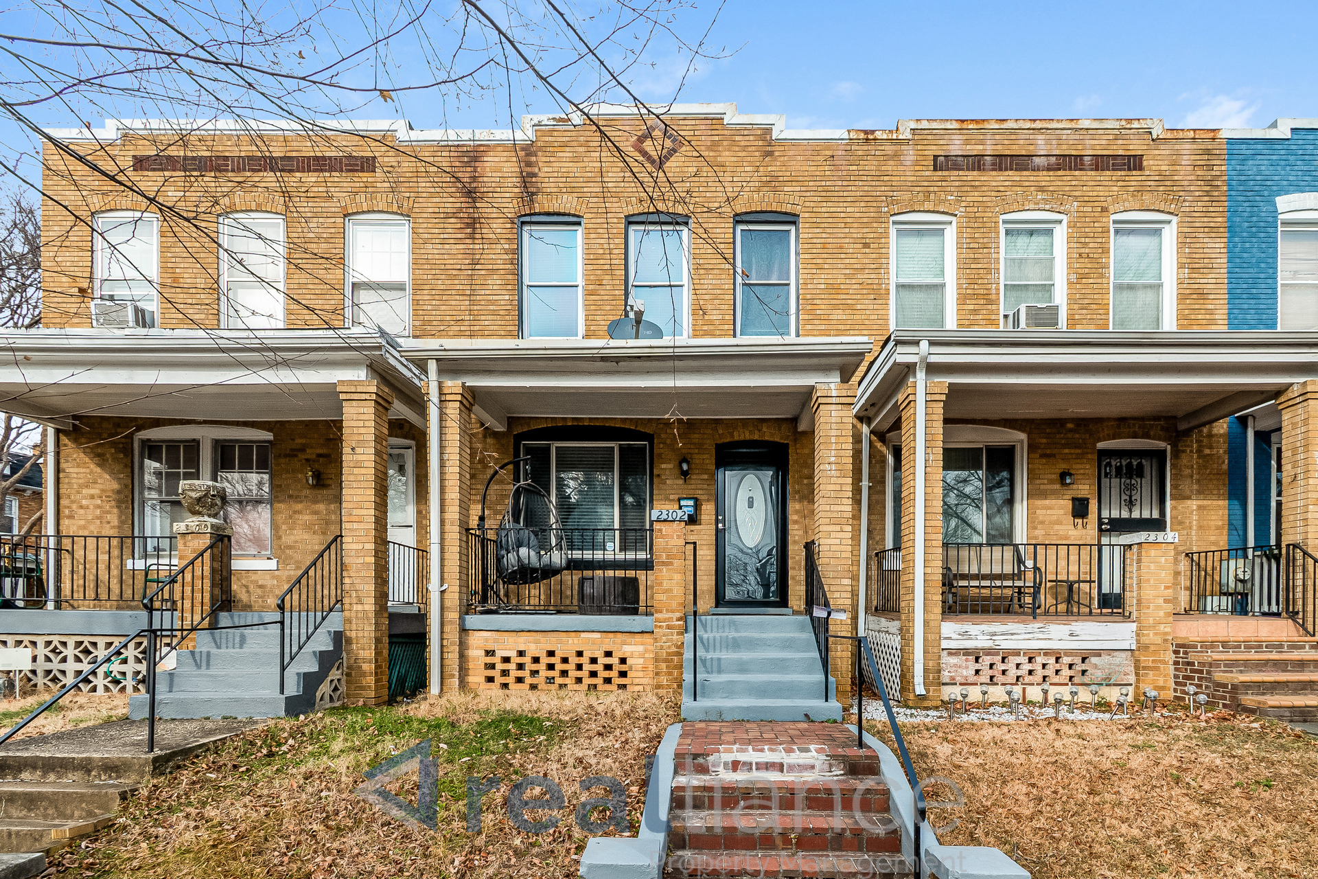 Washington House: 2302 E St NE