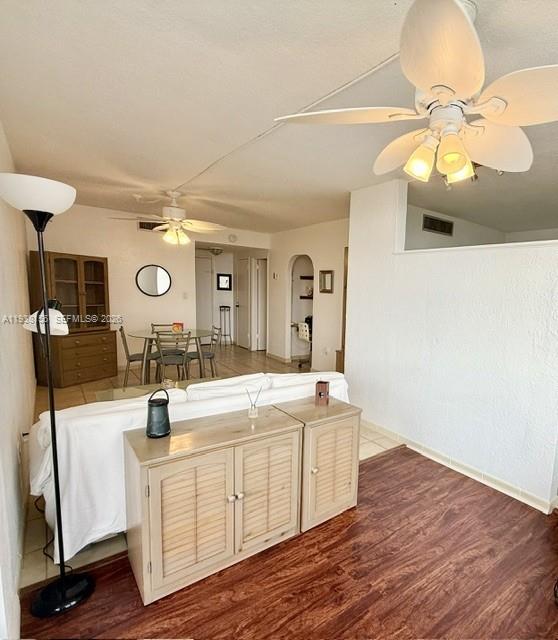 Miami Beach Condo: 2899 Collins Avenue