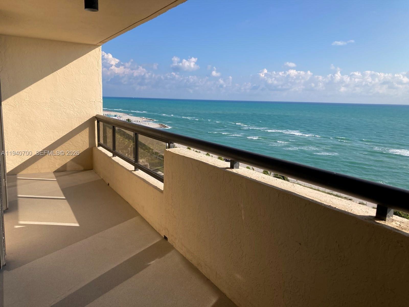 Miami Beach Condo: 2555 Collins Avenue